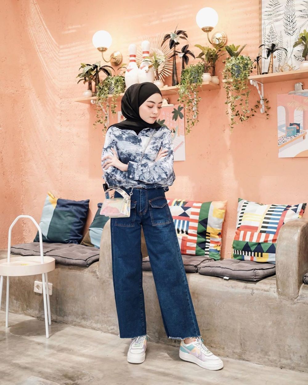 inspirasi-kemeja-hijab-2025-5-model-stylish-untuk-gaya-kantor-hingga-hangout-kekinian