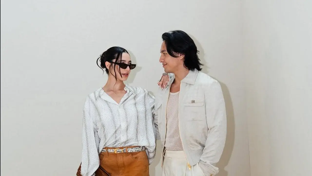 penampilan-ikonis-jefri-nichol-dan-ameera-khan-di-paris-fashion-week-2025-dari-gaya-monokrom-ke-glamor-emas
